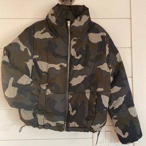 Ladies Camouflage Puffer Jacket US size 4